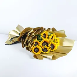 Bó hoa hướng dương vàng rực rỡ